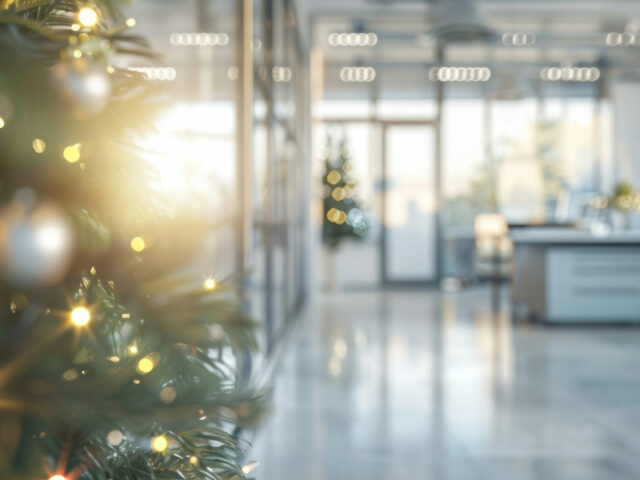 Un sapin de Noël au bureau : guide pour une entreprise festive et responsable
